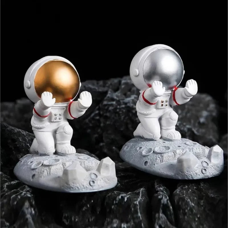 Nordic Astronaut Phone Stand - Spaceman Desk Holder for Office Decor, Cute Mobile Bracket, Unique Gift for Men/Kids