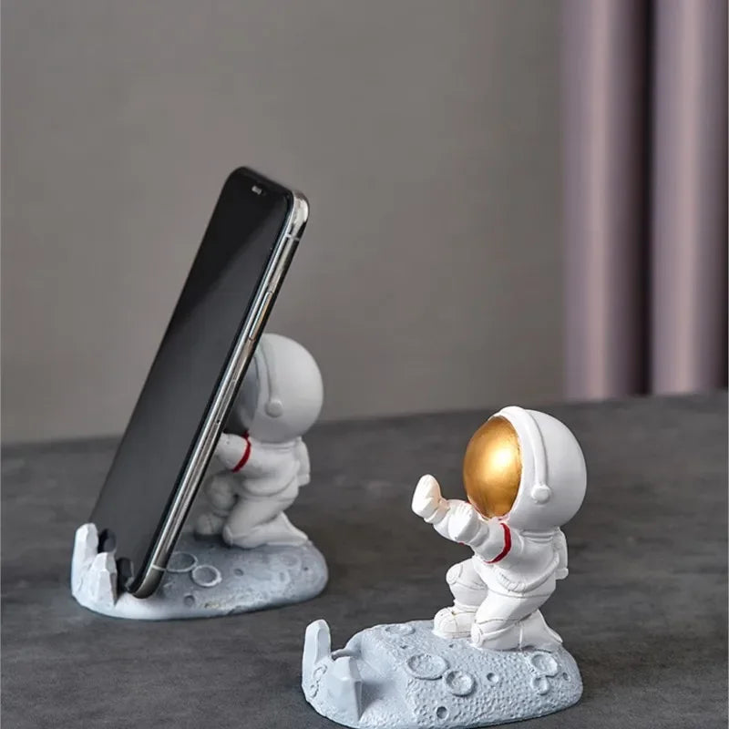 Nordic Astronaut Phone Stand - Spaceman Desk Holder for Office Decor, Cute Mobile Bracket, Unique Gift for Men/Kids