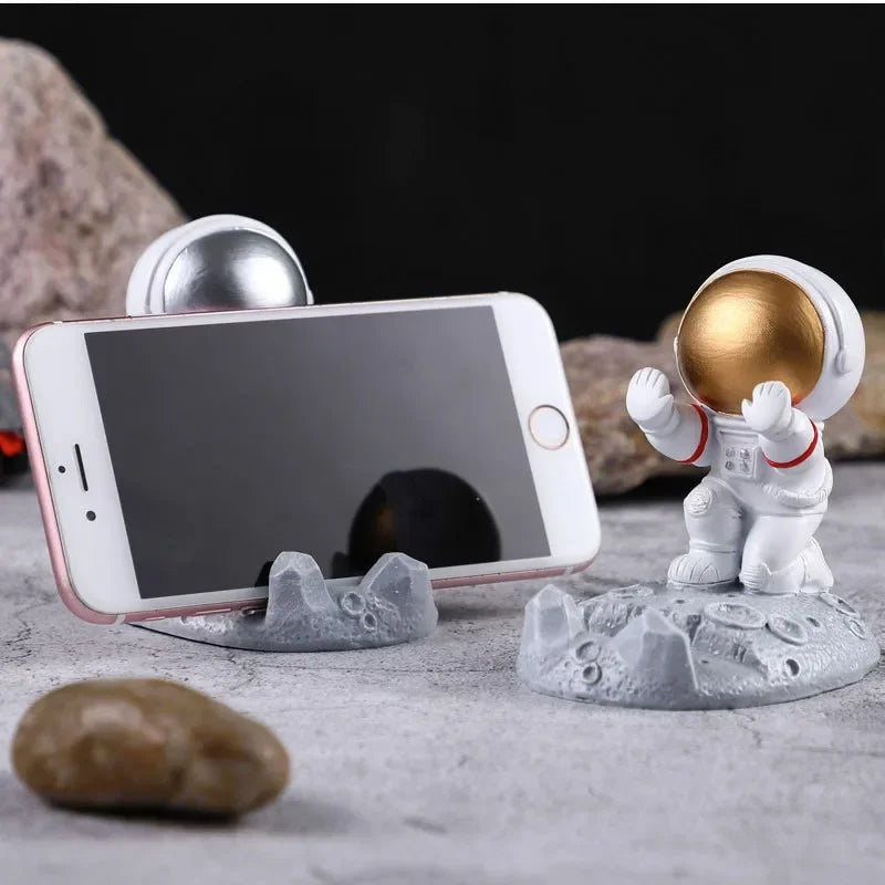 Nordic Astronaut Phone Stand - Spaceman Desk Holder for Office Decor, Cute Mobile Bracket, Unique Gift for Men/Kids